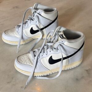 Nike High-Top Sneakers in baby blue, White and Black youth 7/ Women’s 8